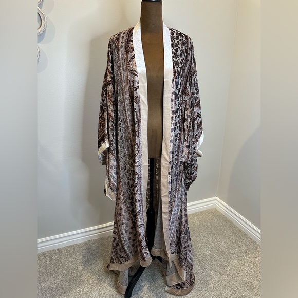JOYFOLIE Alanis Kimono - Picture 10 of 13